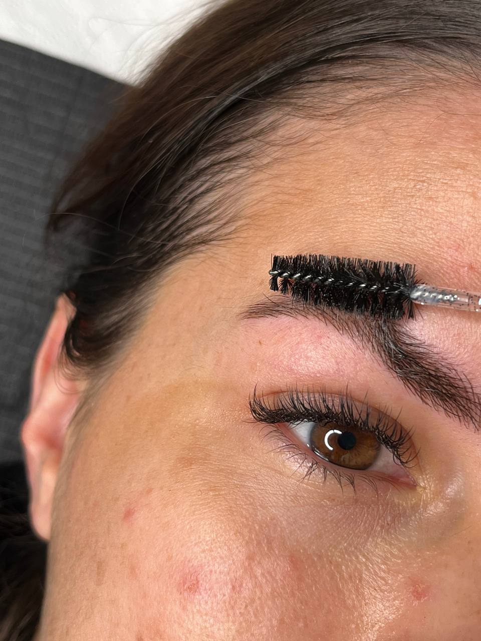 Sopracciglia realizzate con microblading