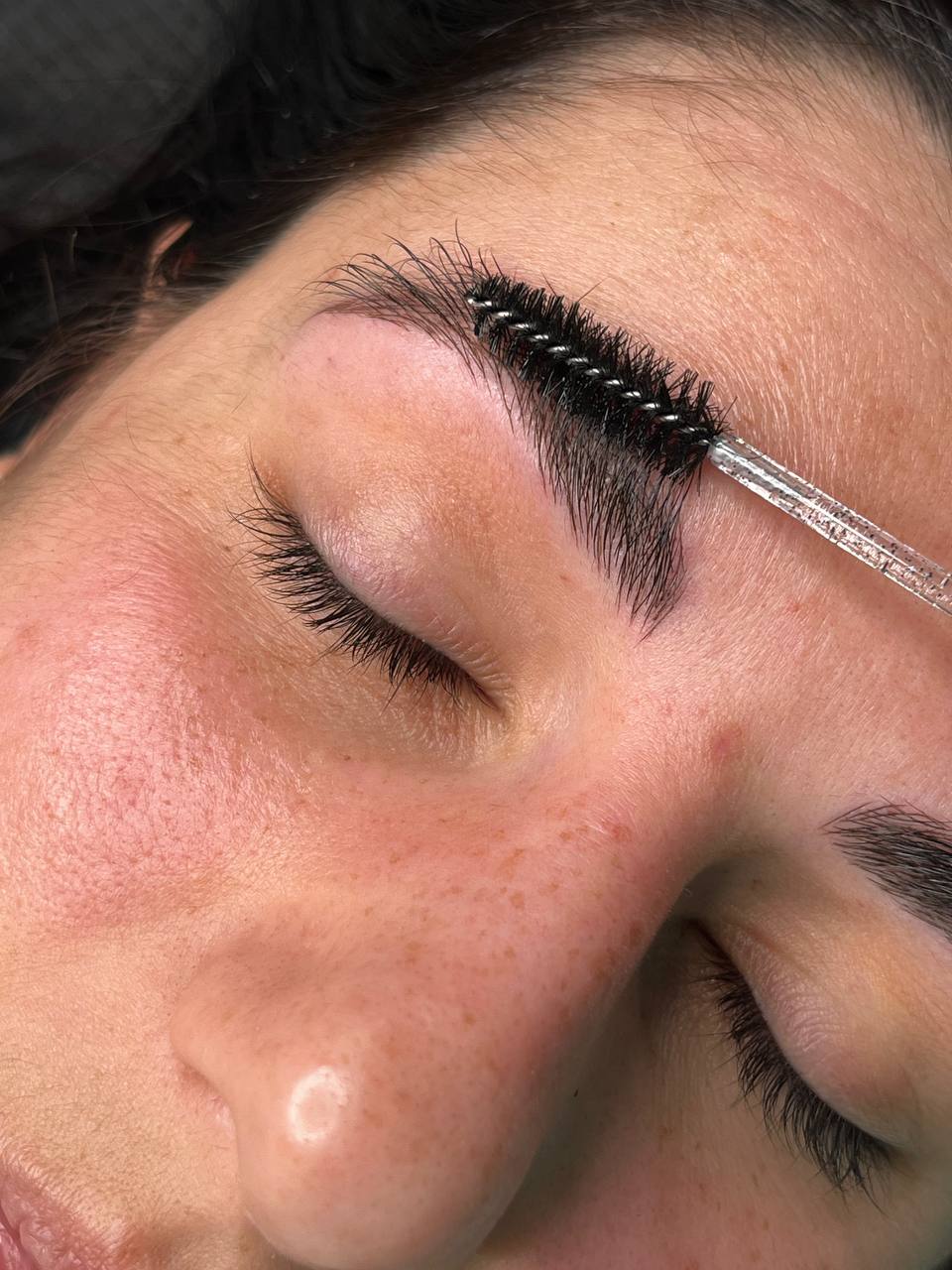 Sopracciglia realizzate con microblading
