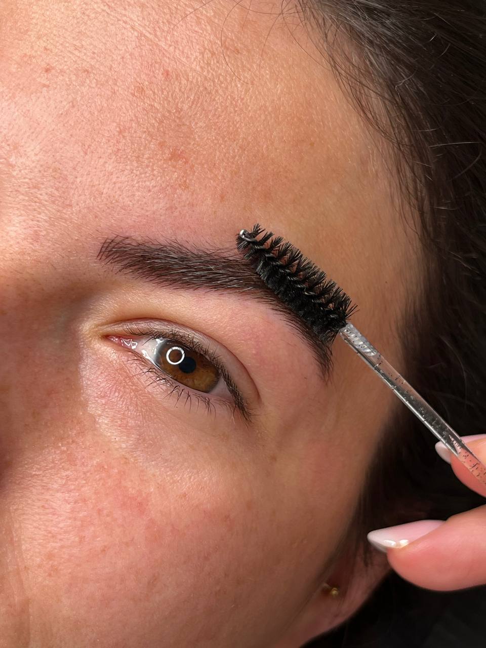 Sopracciglia realizzate con microblading